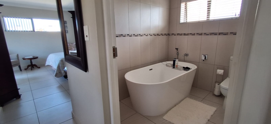 2 Bedroom Property for Sale in Hartenbos Landgoed Western Cape